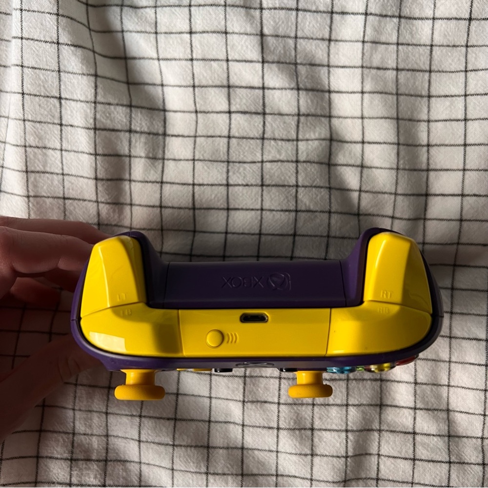 Custom Xbox controller - Picture 2 of 4